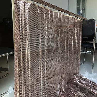 Alüminyum Alaşım Parlak Metal Çapraz Zincir Bağlama Kumaşı Perde Metal Mesh Kumaş