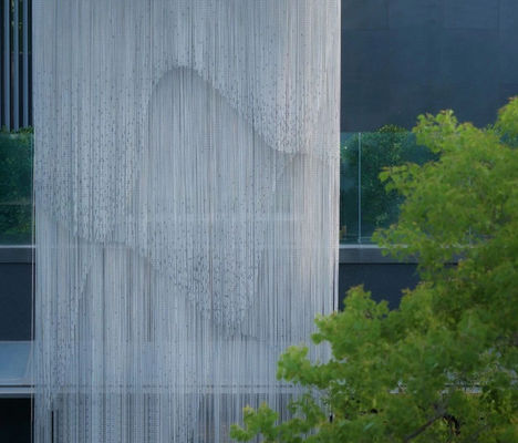 Depolarda, Fabrikalarda ve Ticari Binalarda Kullanıma Uygun Esnek Alüminyum Zincir Sineklik, Böcek Kontrolü Sağlar