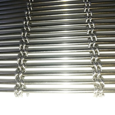 Dekoratif 3D Paslanmaz Çelik Dokunmuş Metal Mesh Ekranı Sanatsal Tavan Tasarımı Endüstriyel Estetik