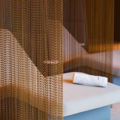 En iyi havalandırma için % 60 açık alanı ve 12x24 mm'lik kanca boyutu ile 1.2 mm'lik kablo çaplı dayanıklı alüminyum zincir sinek sinek ekranı